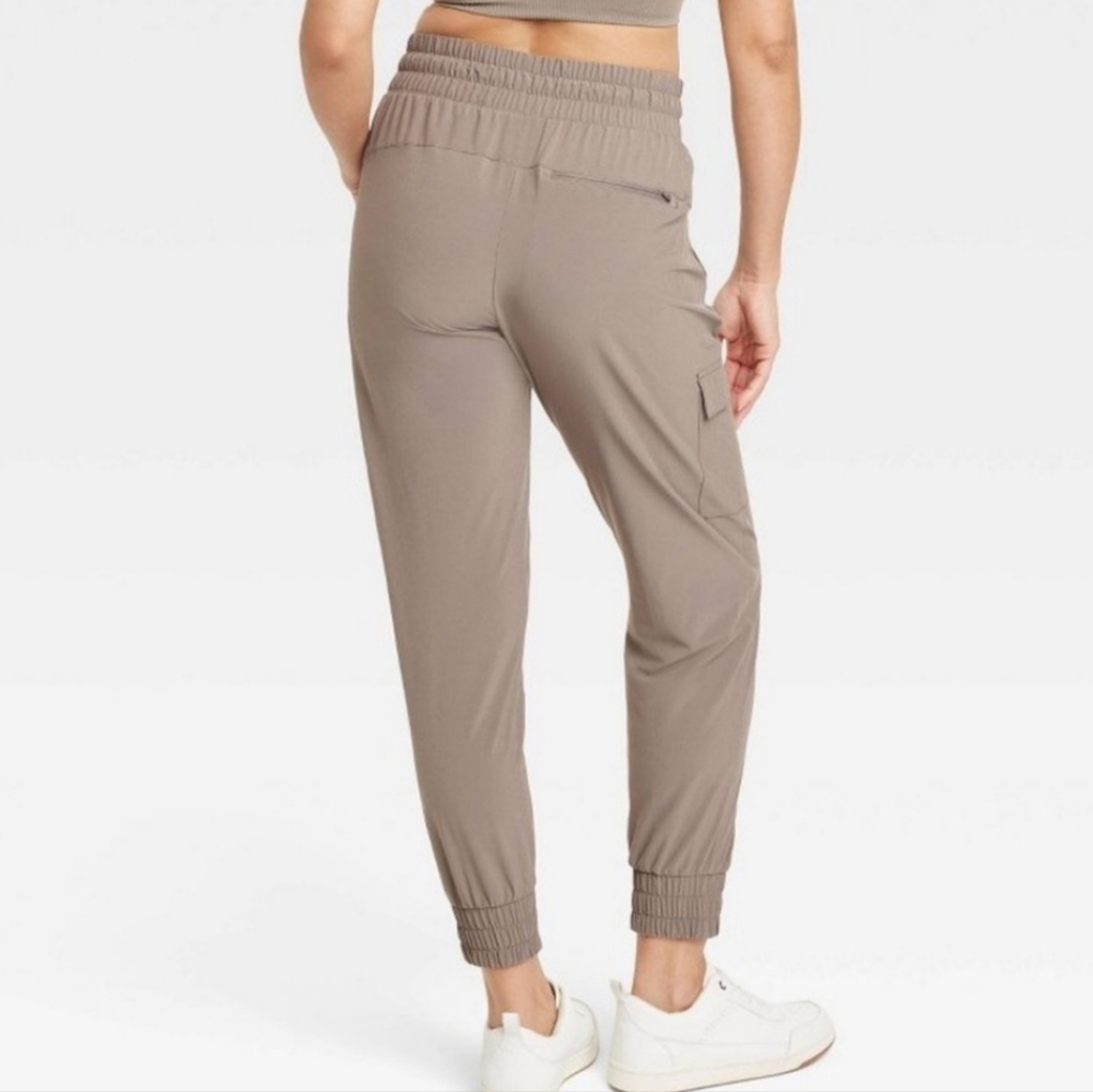 All In Motion Mid Rise Stretch Woven Cargo Pants - Picture 2 of 7